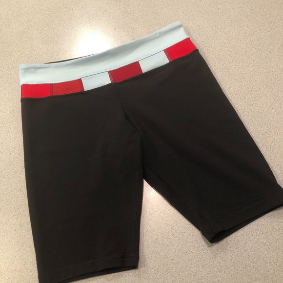 Lululemon Reverse Groove Short 8 Tall - Picture 2 of 5